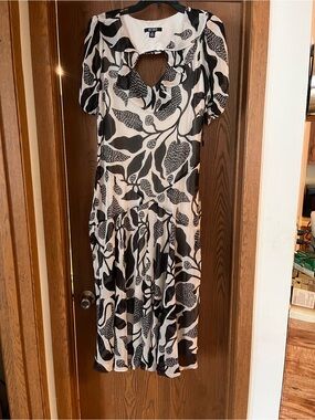 BCBG Black & White Keyhole Leaf-Print Midi Dress NWT
